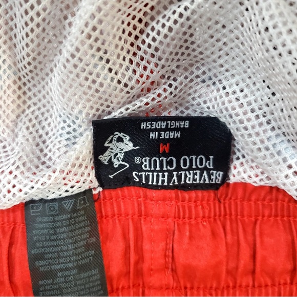 Red Star-Patterned Men's Shorts - Picture 4 of 10